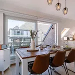 Huswell - Centrally Located With Sunny Terrace Apartment