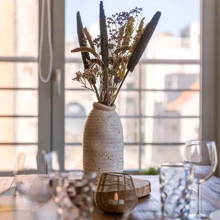 Huswell - Centrally Located With Sunny Terrace Apartment