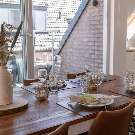 Huswell - Centrally Located With Sunny Terrace Apartment *