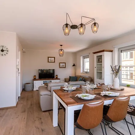 Huswell - Centrally Located With Sunny Terrace Apartment *