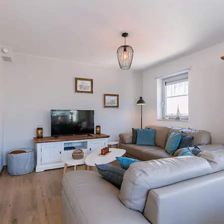 Huswell - Centrally Located With Sunny Terrace *