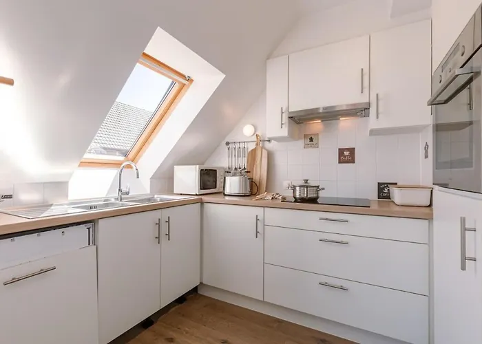 Huswell - Centrally Located With Sunny Terrace Lejlighed