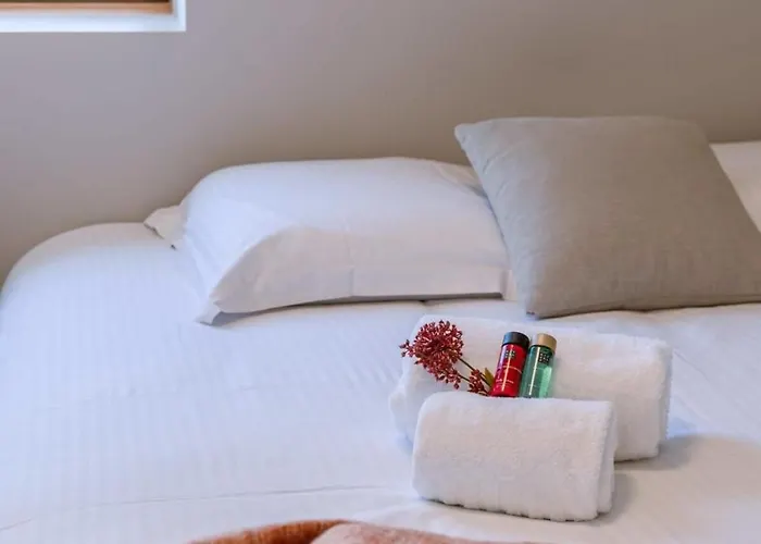 Huswell - Centrally Located With Sunny Terrace *