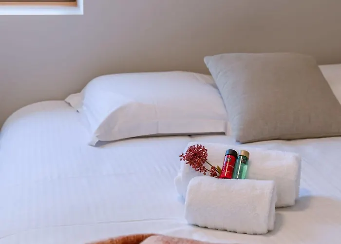 Huswell - Centrally Located With Sunny Terrace *