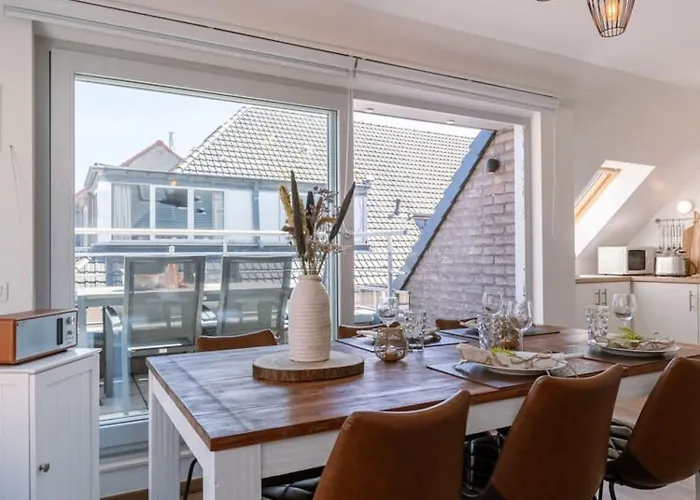 Huswell - Centrally Located With Sunny Terrace Lejlighed