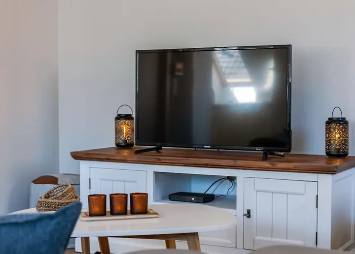 Huswell - Centrally Located With Sunny Terrace Lejlighed