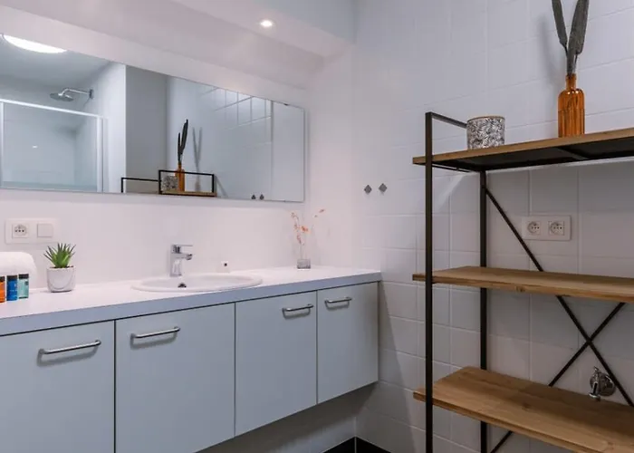 Huswell - Centrally Located With Sunny Terrace Apartman